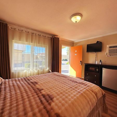 המט Royal Inn And Suites מראה חיצוני תמונה