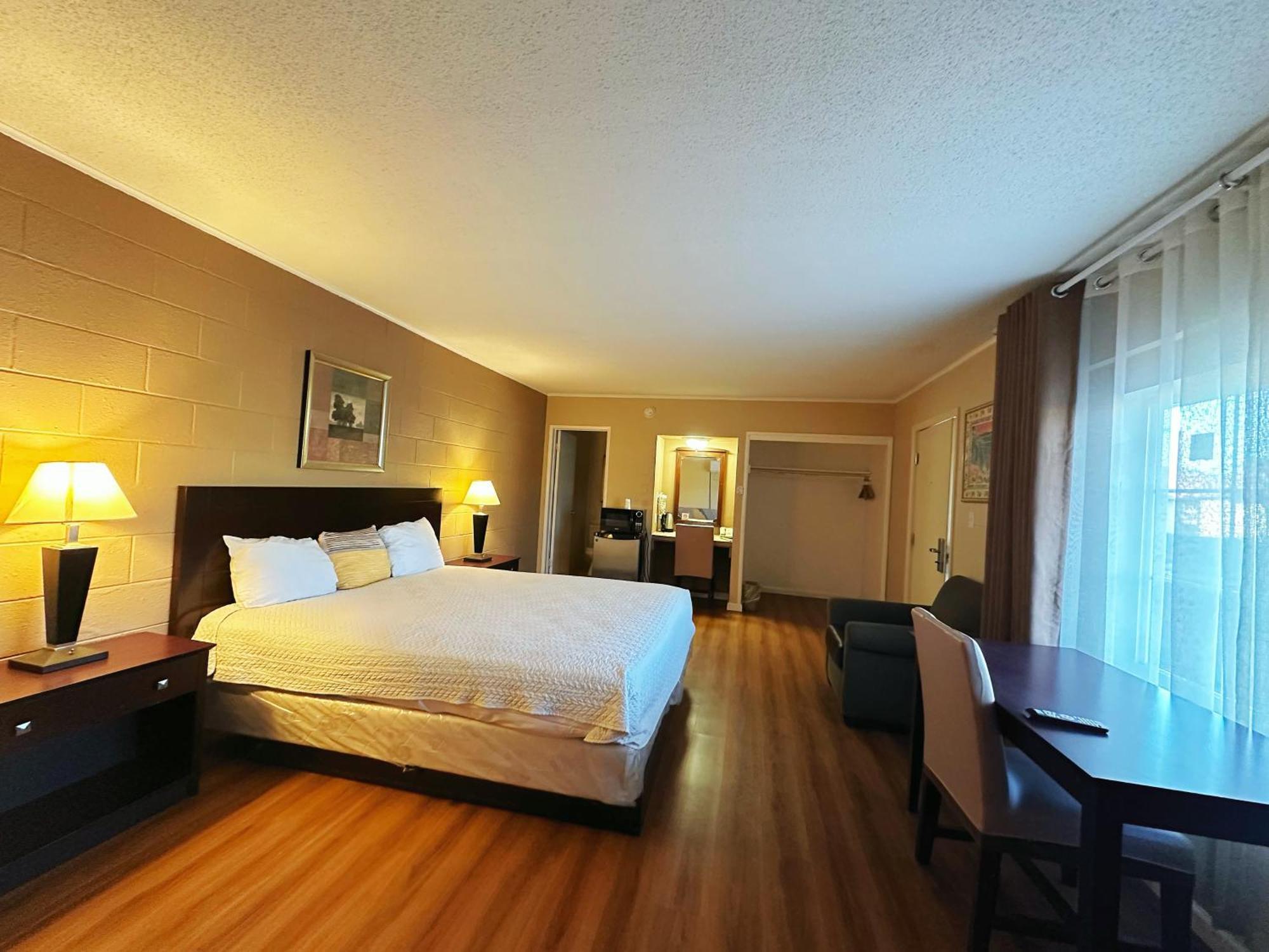 המט Royal Inn And Suites מראה חיצוני תמונה