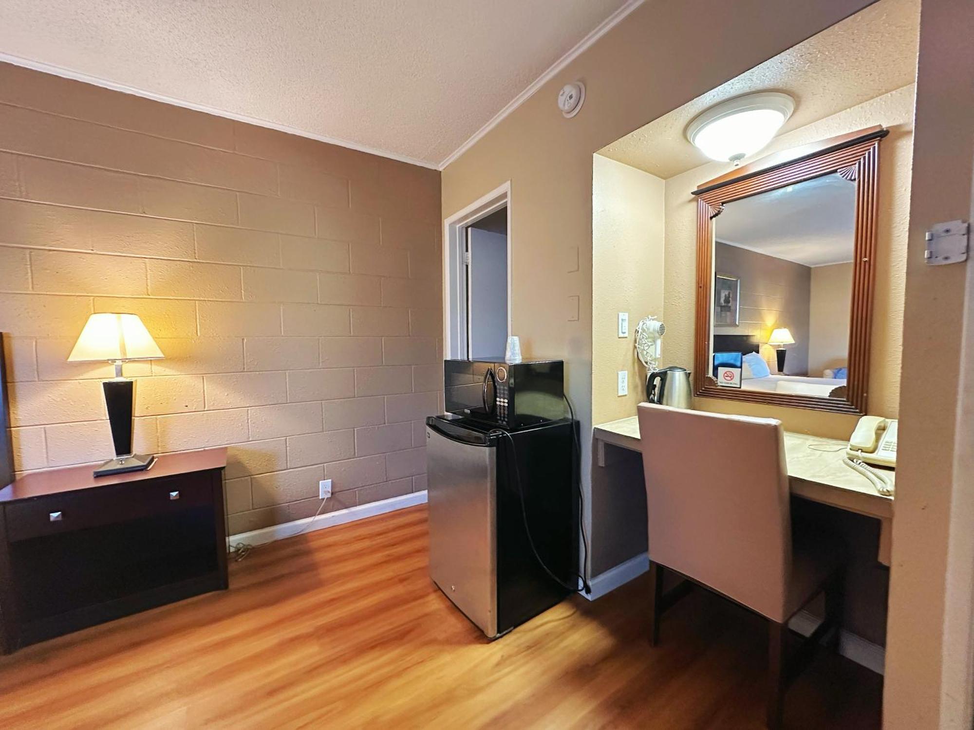 המט Royal Inn And Suites מראה חיצוני תמונה