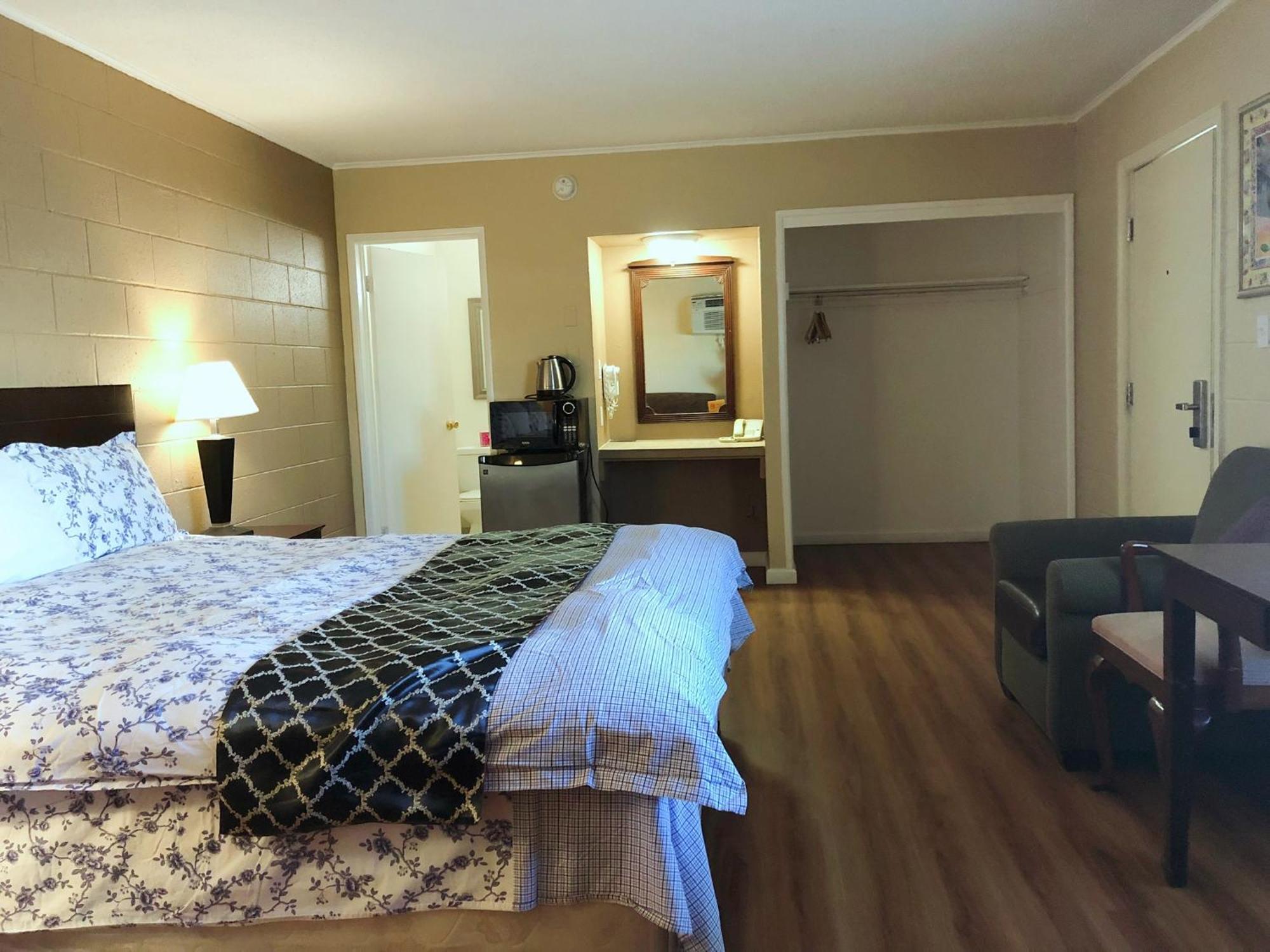 המט Royal Inn And Suites מראה חיצוני תמונה