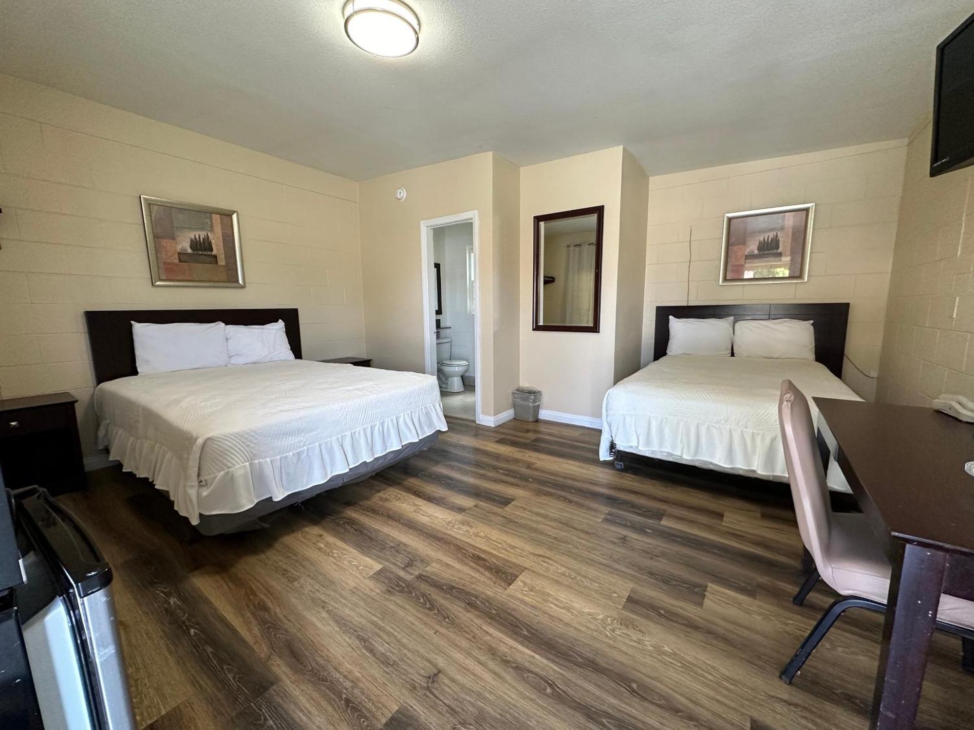 המט Royal Inn And Suites מראה חיצוני תמונה