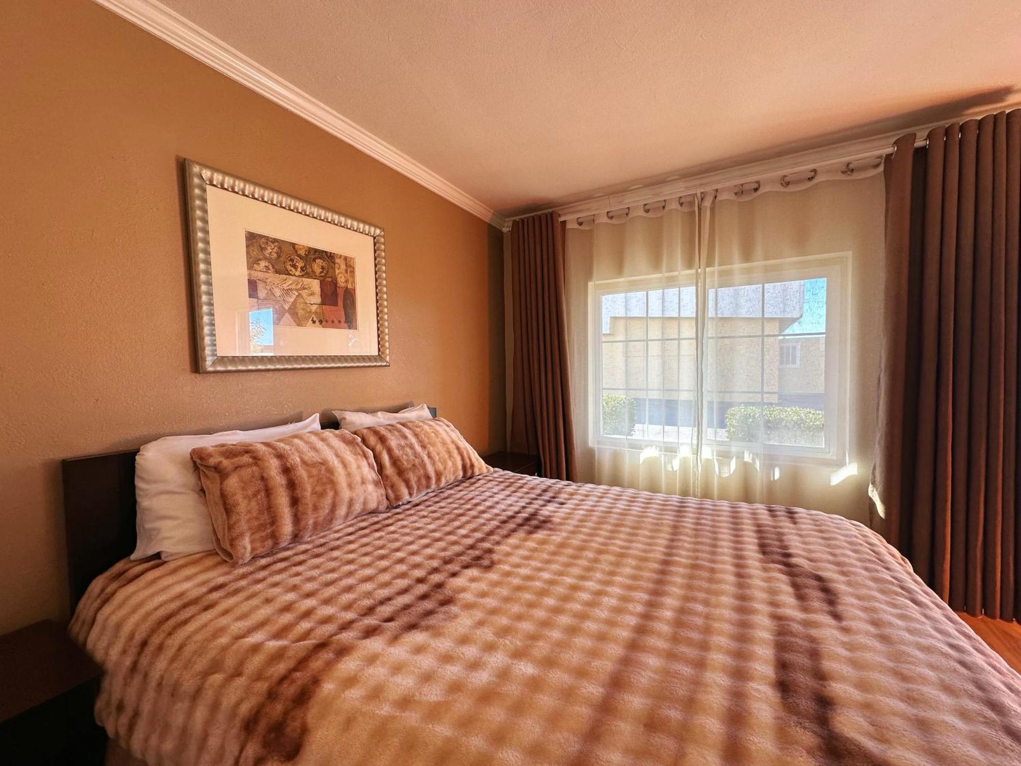 המט Royal Inn And Suites מראה חיצוני תמונה