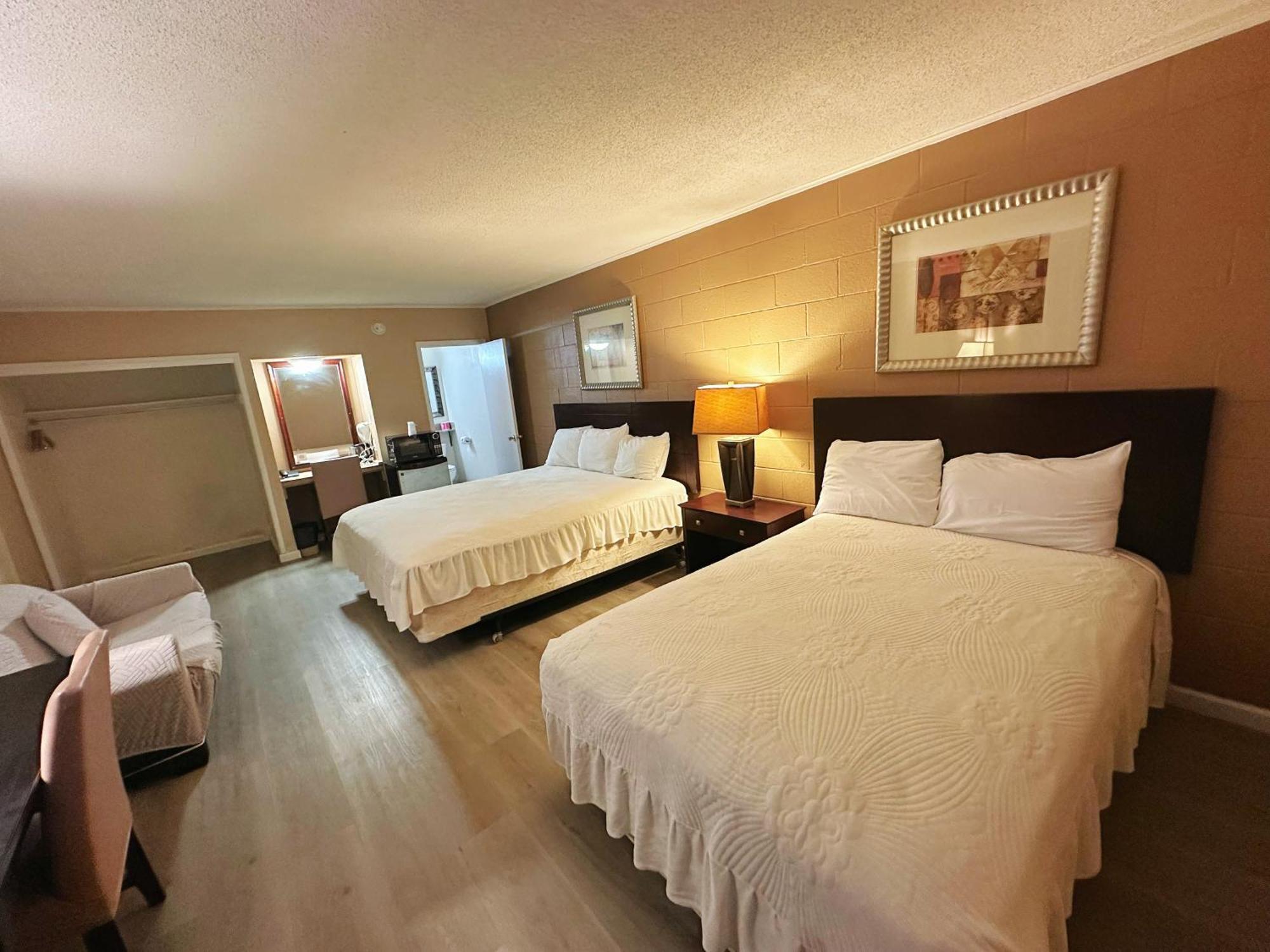 המט Royal Inn And Suites מראה חיצוני תמונה