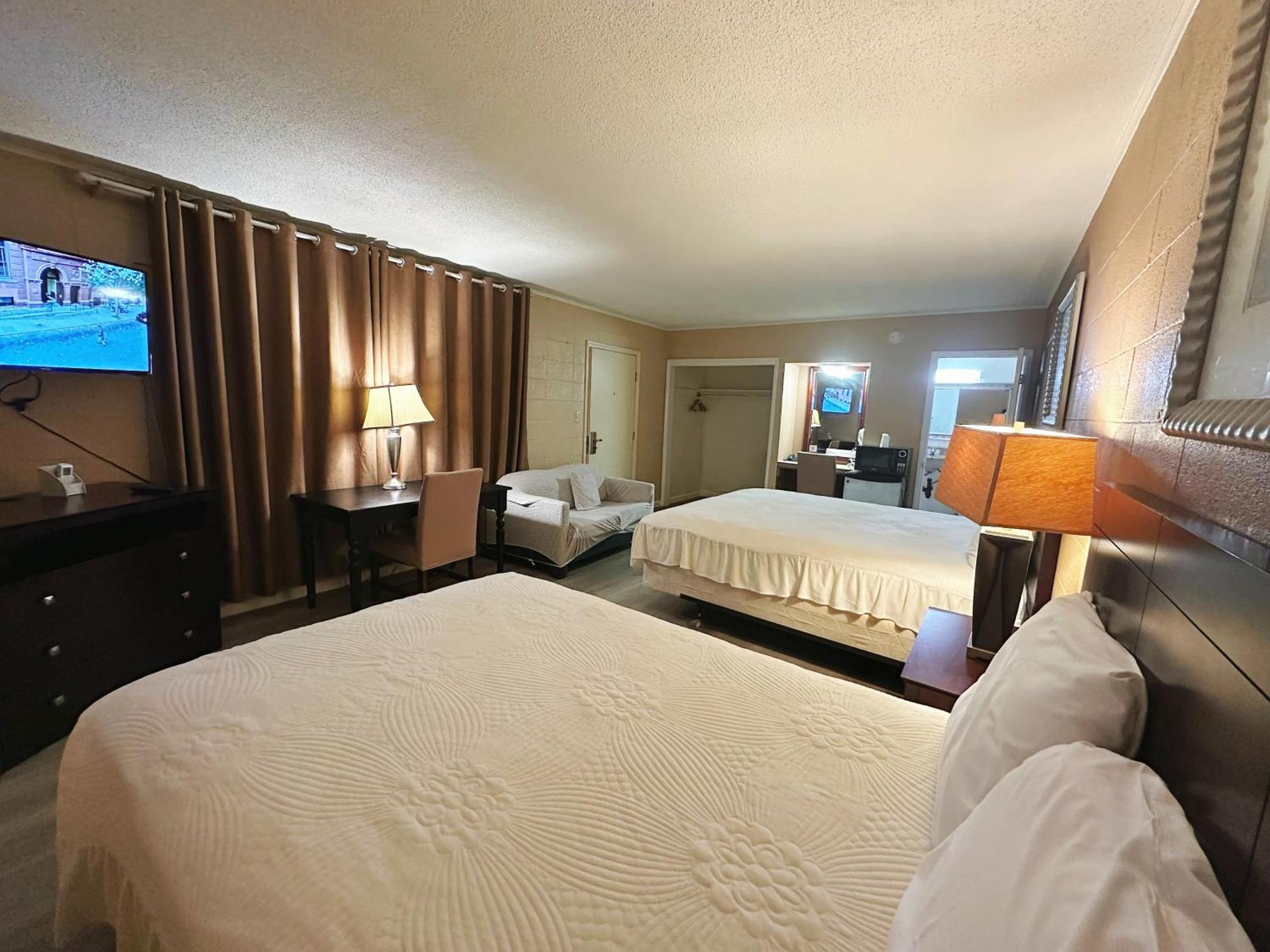 המט Royal Inn And Suites מראה חיצוני תמונה