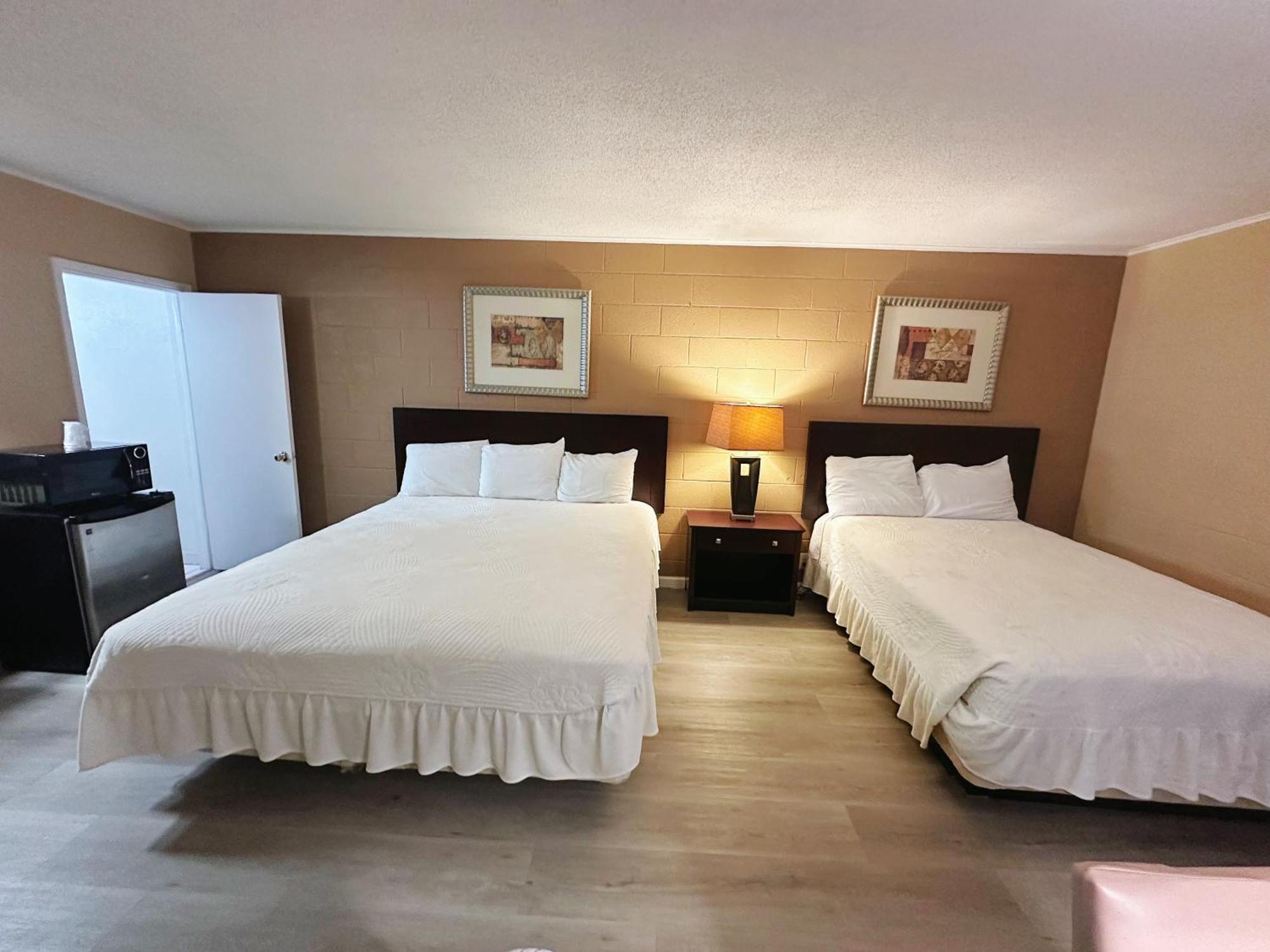 המט Royal Inn And Suites מראה חיצוני תמונה