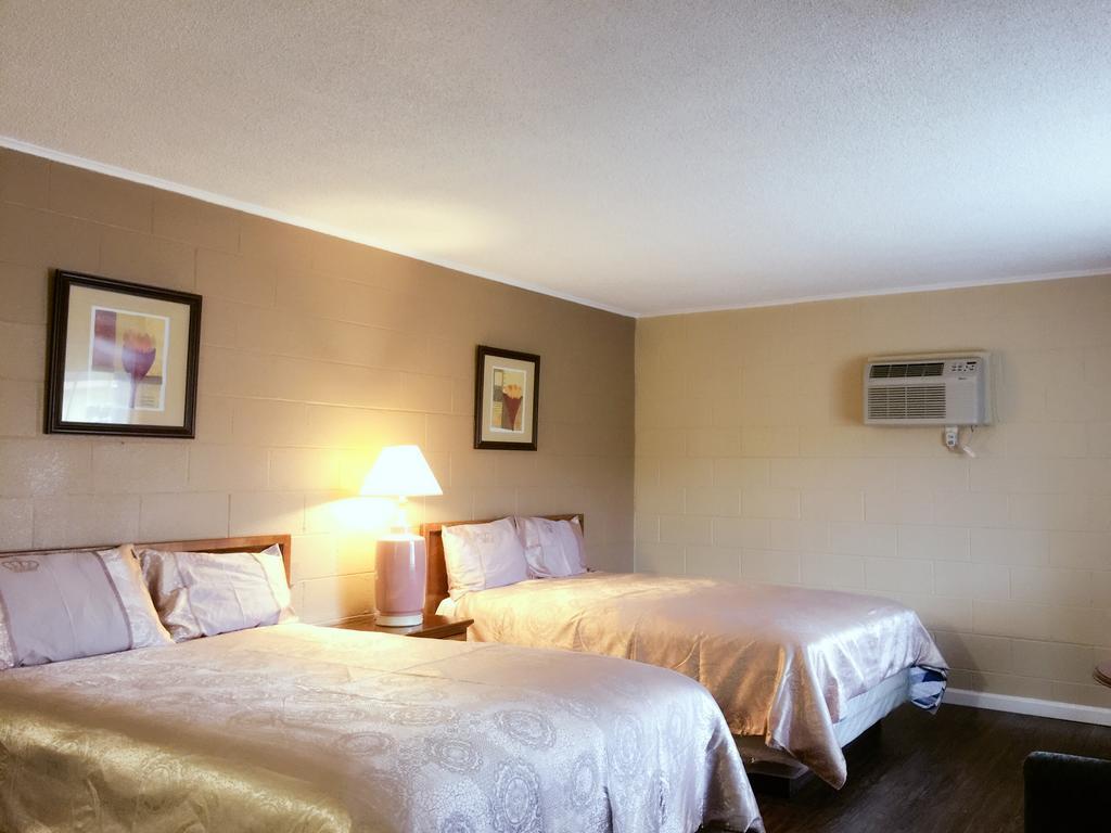 המט Royal Inn And Suites מראה חיצוני תמונה