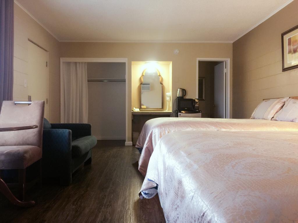 המט Royal Inn And Suites מראה חיצוני תמונה