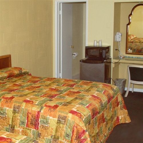 המט Royal Inn And Suites חדר תמונה