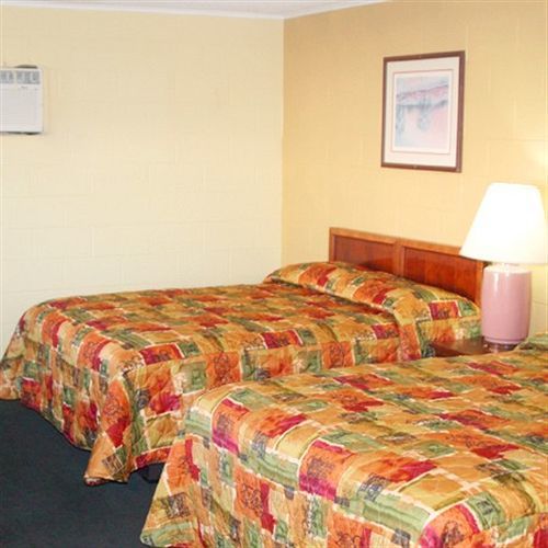 המט Royal Inn And Suites חדר תמונה