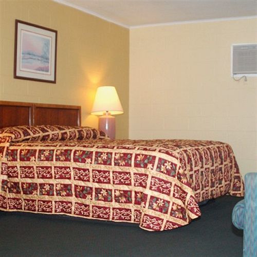 המט Royal Inn And Suites חדר תמונה