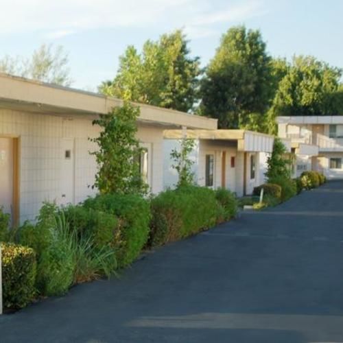 המט Royal Inn And Suites מראה חיצוני תמונה