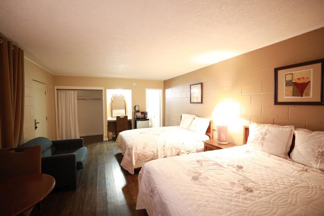 המט Royal Inn And Suites מראה חיצוני תמונה