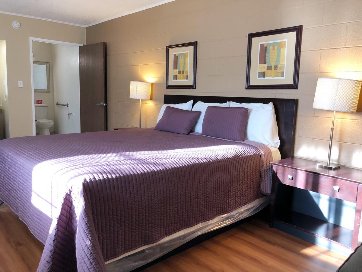 המט Royal Inn And Suites מראה חיצוני תמונה