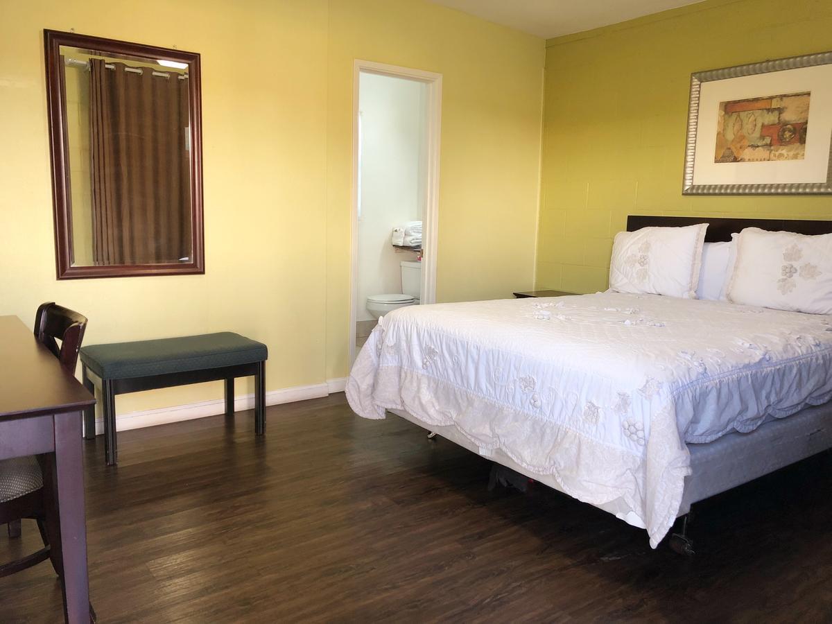 המט Royal Inn And Suites מראה חיצוני תמונה