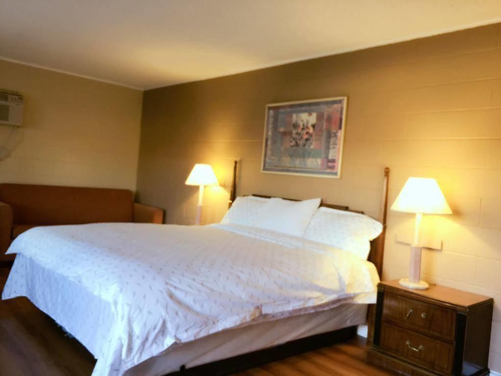 המט Royal Inn And Suites מראה חיצוני תמונה