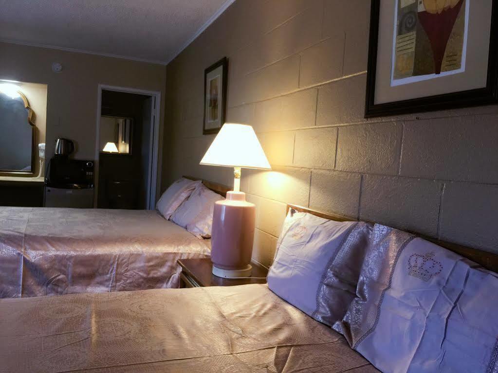 המט Royal Inn And Suites מראה חיצוני תמונה