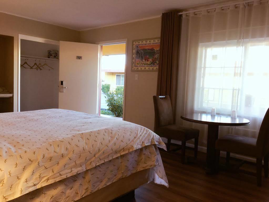 המט Royal Inn And Suites מראה חיצוני תמונה