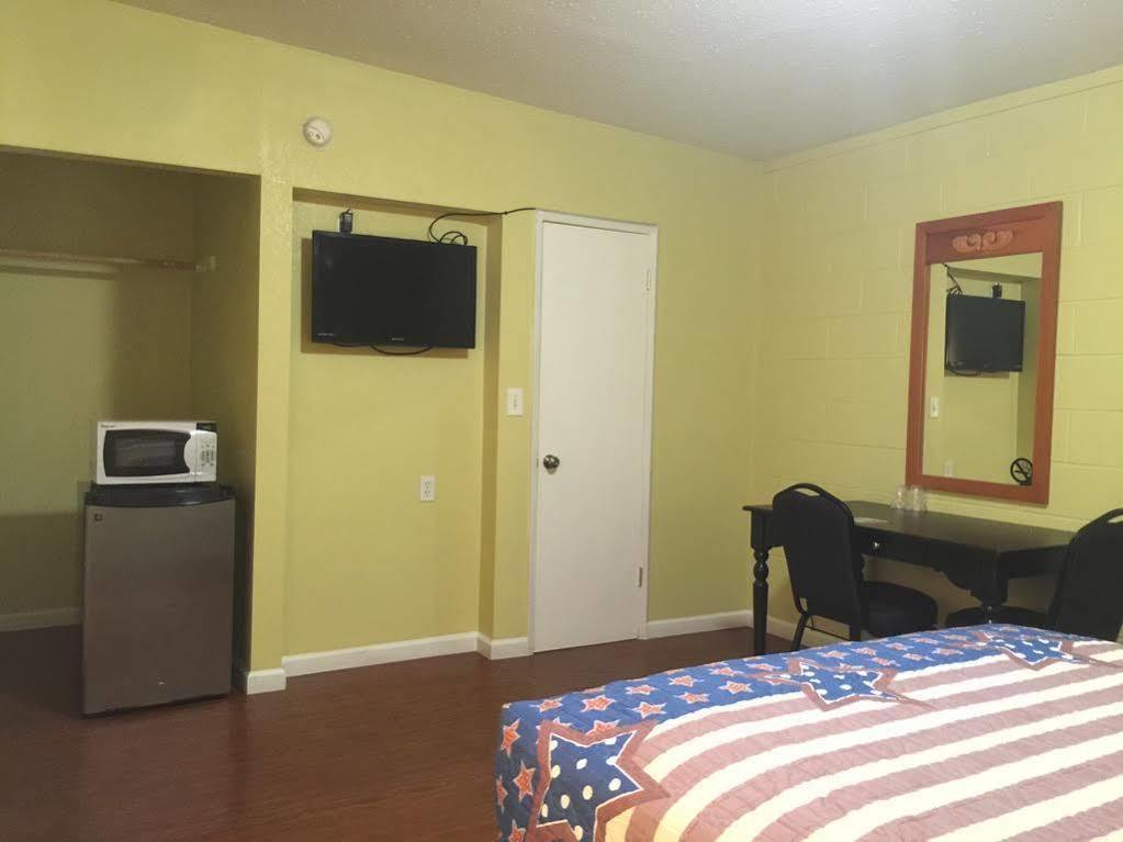 המט Royal Inn And Suites מראה חיצוני תמונה