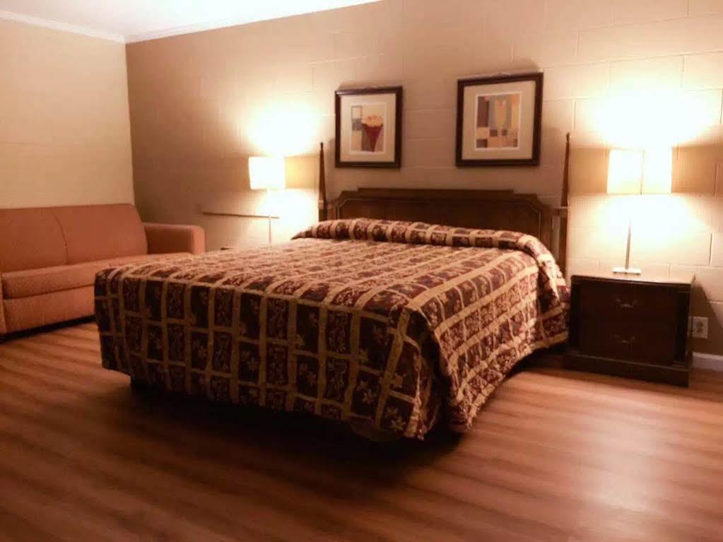 המט Royal Inn And Suites מראה חיצוני תמונה