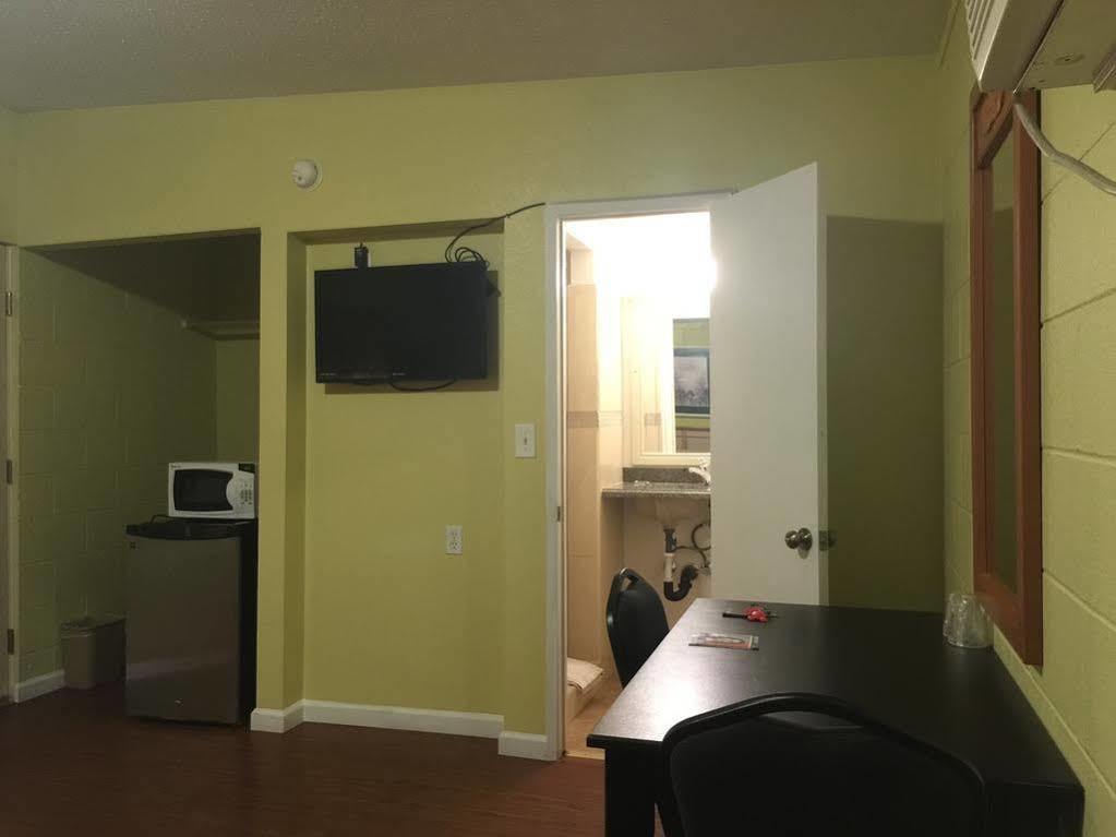 המט Royal Inn And Suites מראה חיצוני תמונה